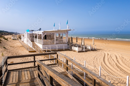 La Barrosa beach in Sancti Petri, Cádiz, with a large amount of sand without water as the tide is low © josevgluis