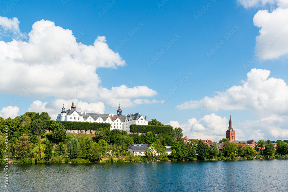 Fotos einer Bootsfahrt auf dem Großen Plöner See ein unter Naturschutz stehender See in Schleswig-Holstein Fotos einer Bootsfahrt auf dem Großen Plöner See ein unter Naturschutz stehender See in Schleswig-Holstein
