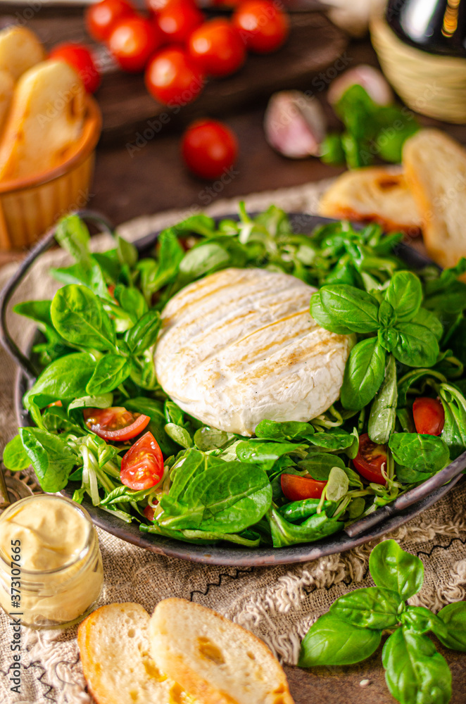Grilled camembert with delicious salad