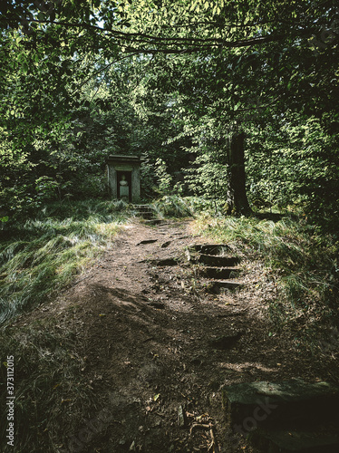 Seifersdorfer Tal. old abandonend statue photo