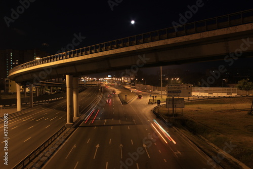 Wallpaper Mural traffic in the city at night Torontodigital.ca