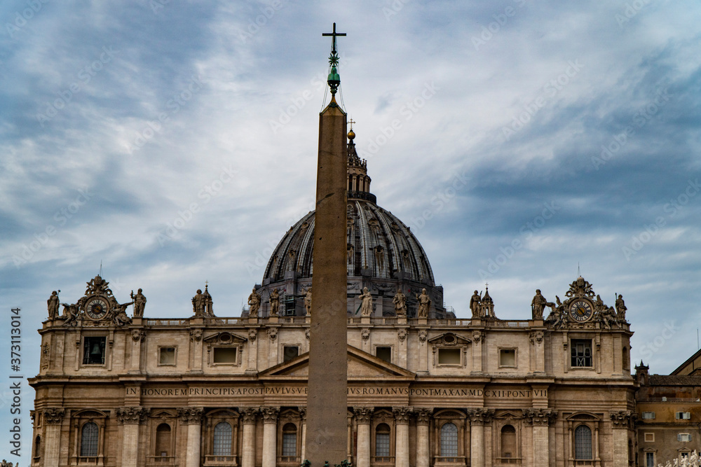 Fototapeta premium St. Peter's Basilica, St. Peter's Square, Vatican City, Rome, Italy