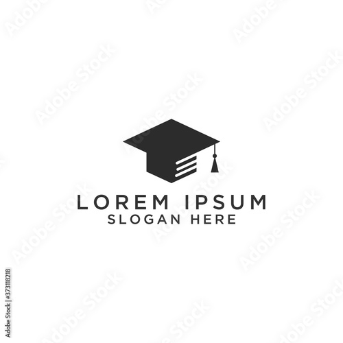 E Logo concept, the center of graduation learning. Flat design vector illustration. Educational abstract background