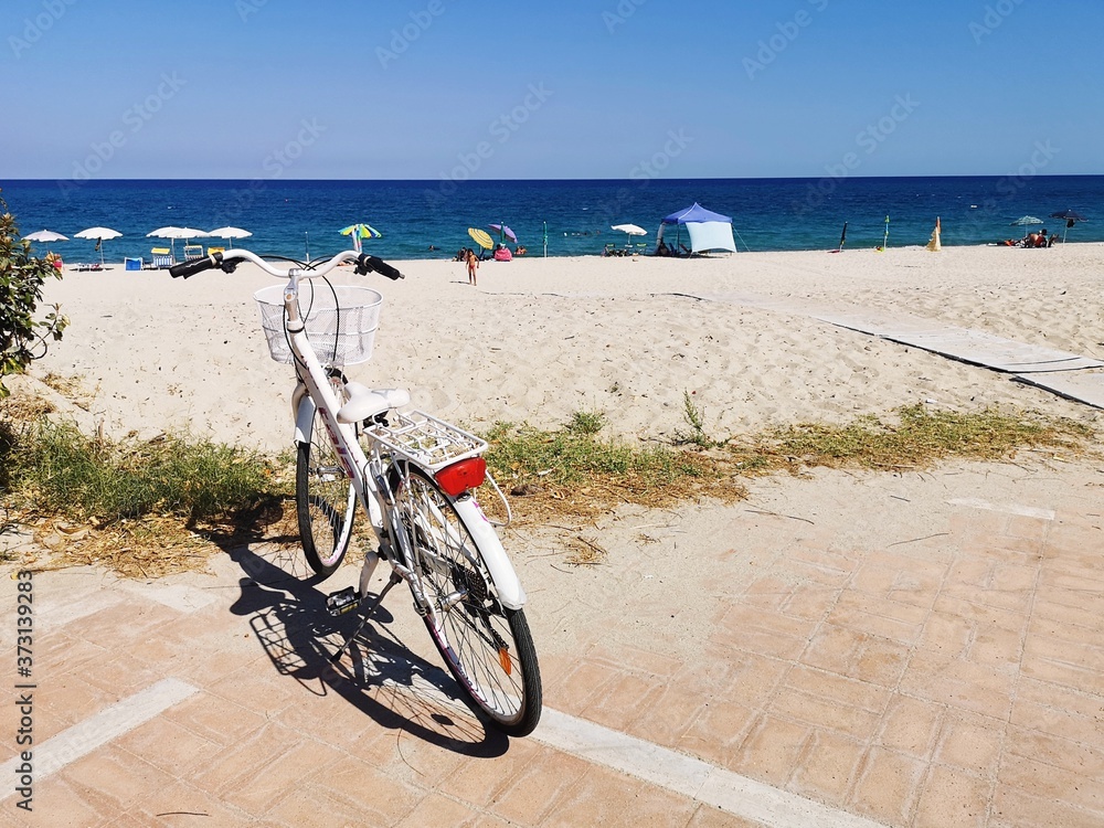 Fototapeta premium bicycle on the beach