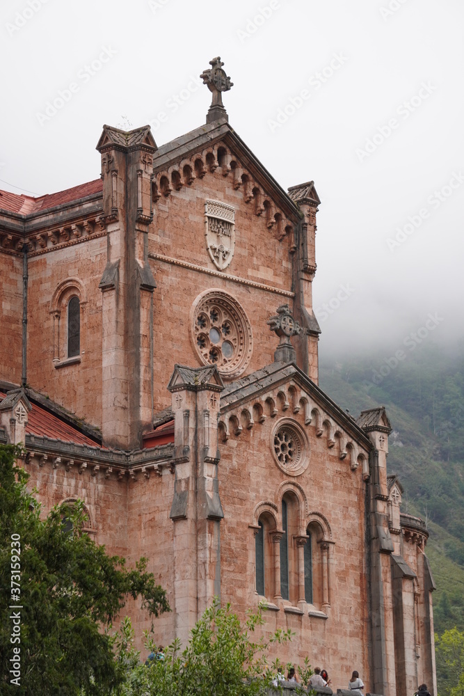 Detalle de la Iglesia de Covadonga