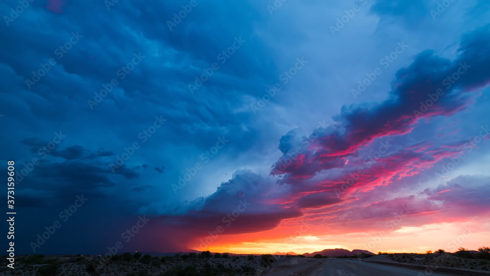 Obraz premium sunset in the mountains