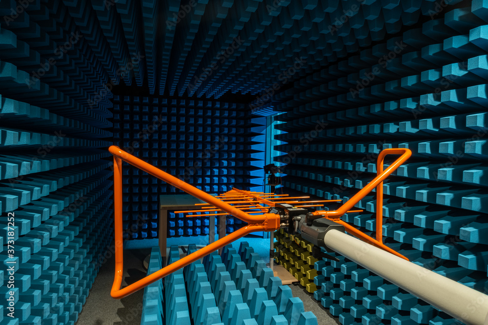 Fully anechoic chamber