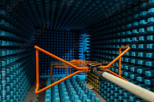 Obraz na płótnie Fully anechoic chamber w salonie