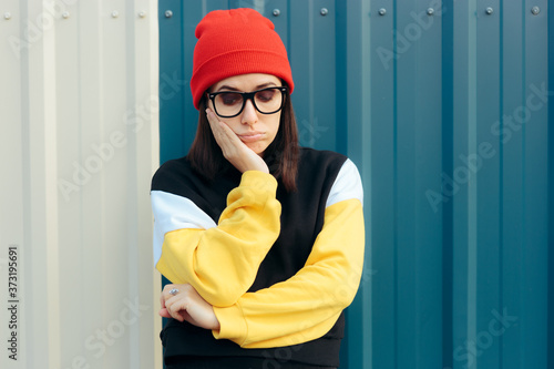 Картината върху платно Retro Girl Wearing Glasses Feeling Remorseful