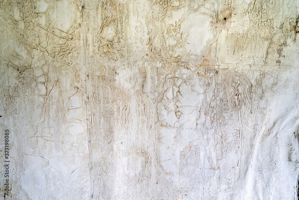 Obraz premium Abstract view of cracked, peeling, destroyed paint on walls, useful for backgrounds