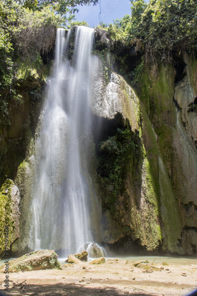 Obraz premium waterfalls and rocks