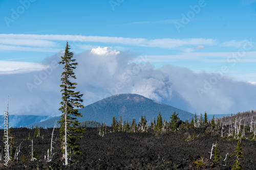 Obraz na płótnie Green Ridge Fire Camp Sherman Oregon seen from Dee Wright Observatory August 20, 2020