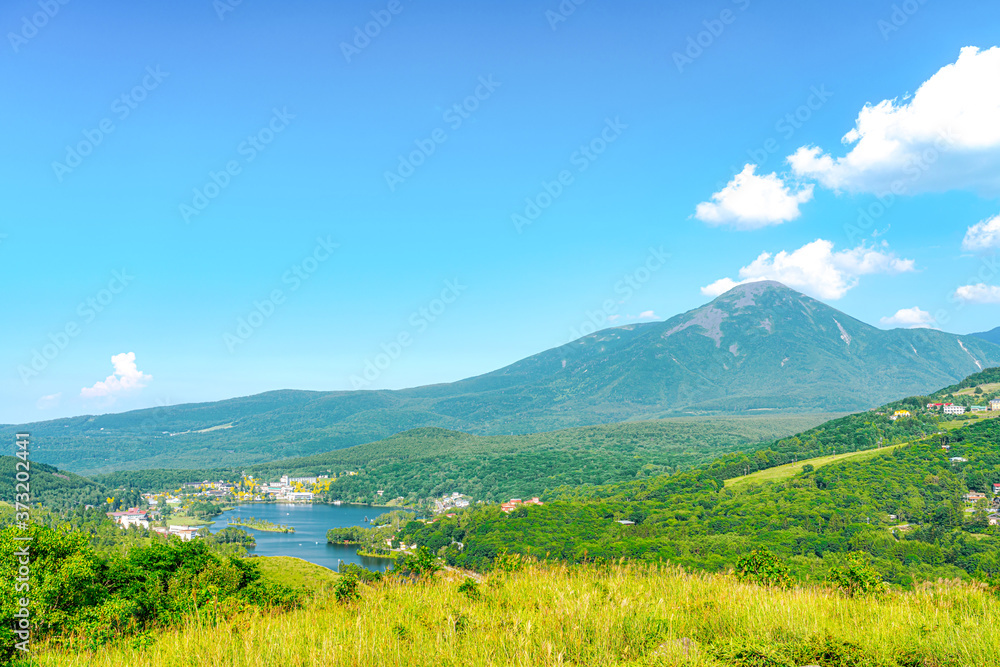 【長野県 ビーナスライン】夏の白樺湖と蓼科山