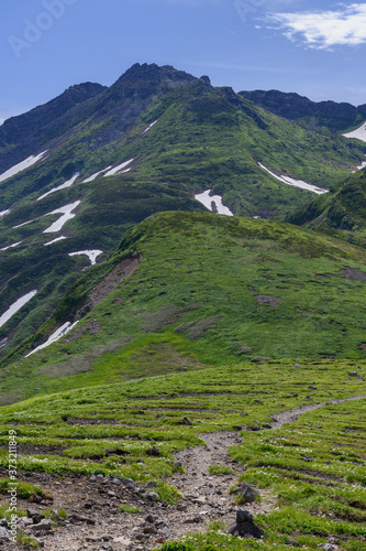 初夏の鳥海山 © backpacker