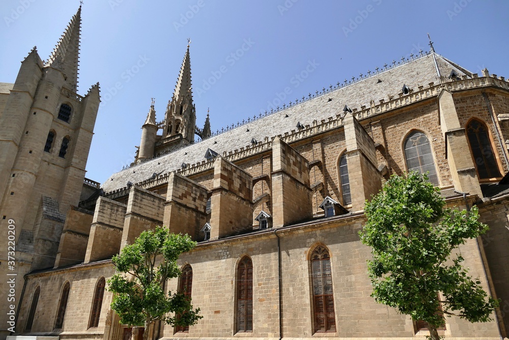 Vue latérale de la cathédrale Notre-Dame-et-Saint-Privat de Mende