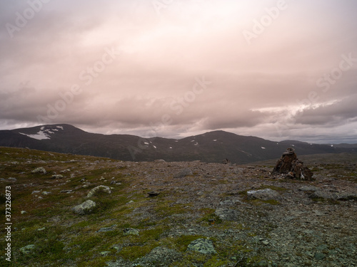 Vue des montagnes et du ciel en Suède