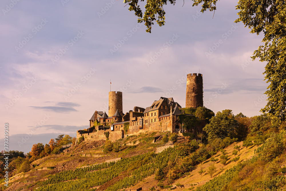 Burg Thurant in der Abenddämmerung, Alken, Deutschland, Europa