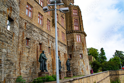 Burg Hohenzollern, Schloss Hohenzollern auf Berggipfel, Deutschland. Ein berühmtes Wahrzeichen in der Nähe von Stuttgart auf der schwäbischen Alb. Blick auf die Burg Hohenzollern photo