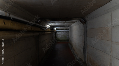 薄暗いトンネル、地下道