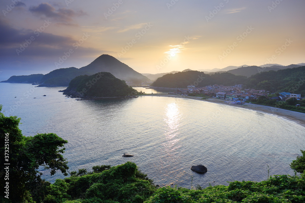 島根半島の海岸から昇る朝日 Stock Photo Adobe Stock