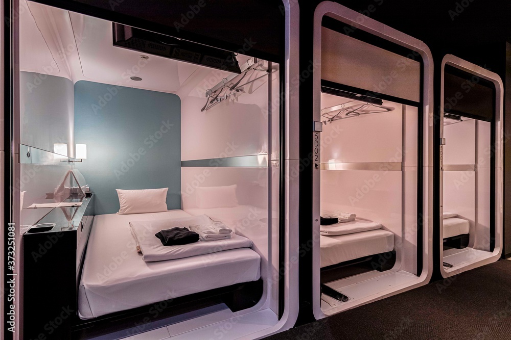 Foto de One-story bedroom area is combined inside a modern capsule ...