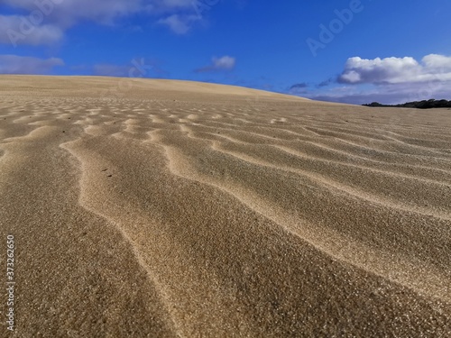 Sanddüne mit wellenförmigem Muster