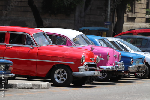キューバのハバナで観光タクシーとして使われているクラシックカー