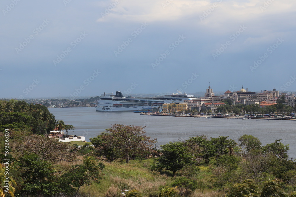 キューバのハバナの運河の入り口のモロ城
Castillo De Los Tres Reyes Del Morroからみた運河の風景