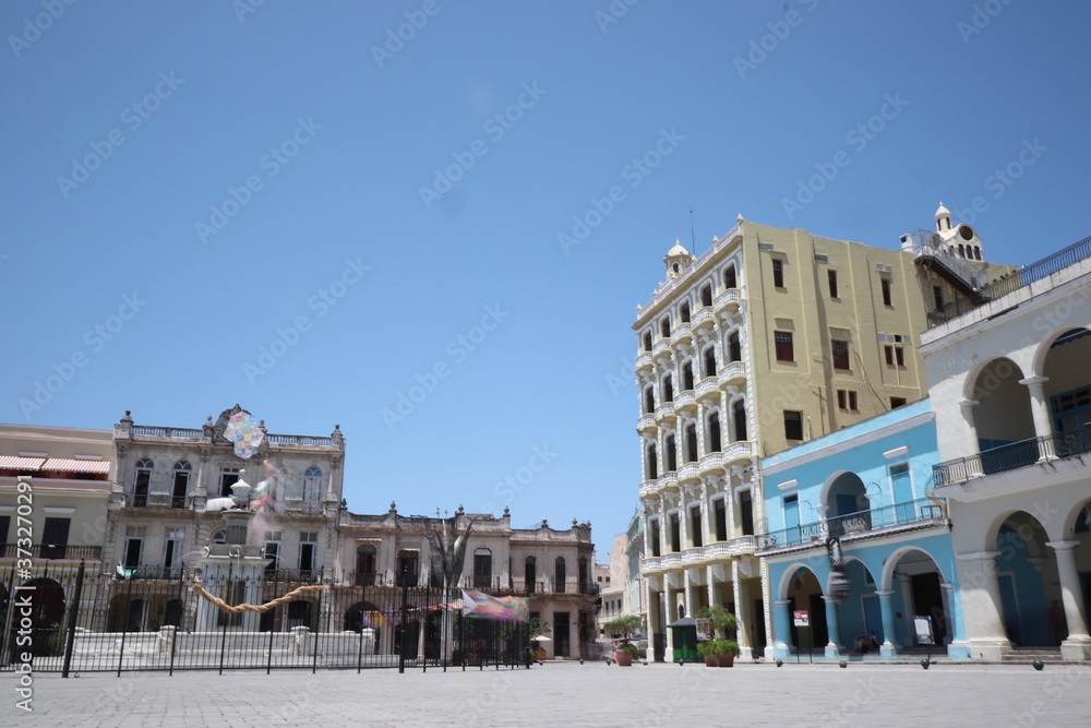 キューバのハバナ、Plaza Viejaは日本の援助で修理が行われた