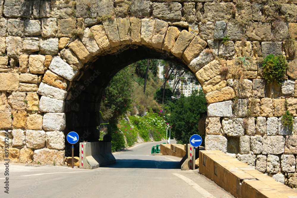 Obraz premium street through old roman aqueduct in the Beirut district of Hazmiyeh