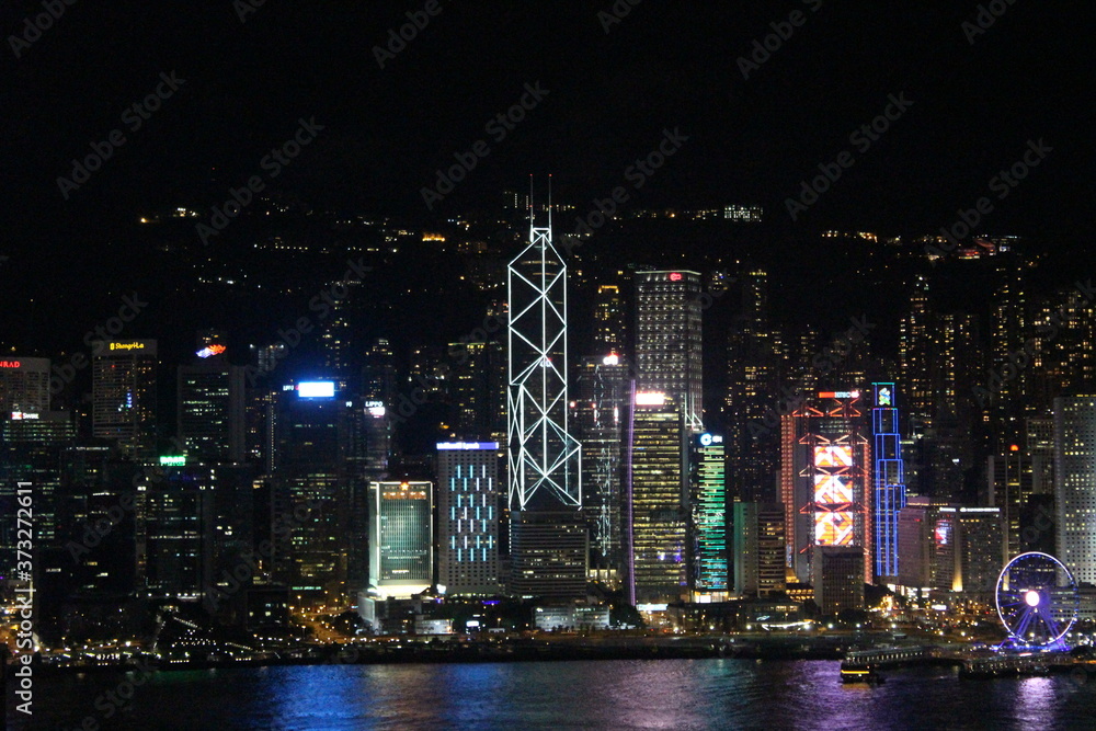 Naklejka premium hong kong skyline at night