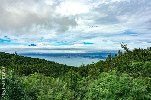 Wallpaper Mural 夏の富士山と沼津市 Torontodigital.ca