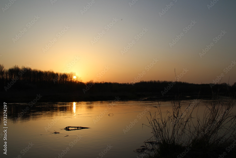 Erftauen bei Sonnenuntergang im Frühjahr