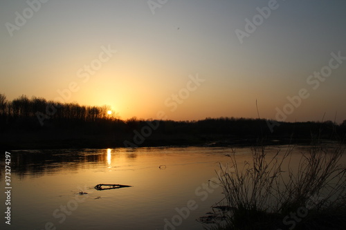 Fototapeta Naklejka Na Ścianę i Meble -  Erftauen bei Sonnenuntergang im Frühjahr