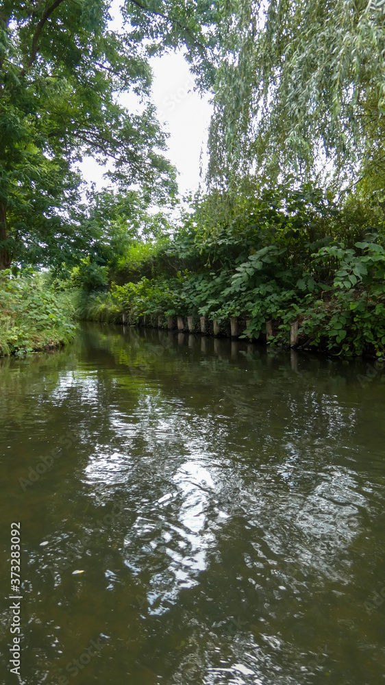 Fluss im Spreewald mit Uferbefestigung Fluss im Spreewald mit Uferbefestigung