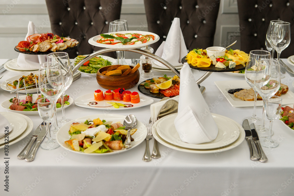 table setting for a dinner table setting for a dinner