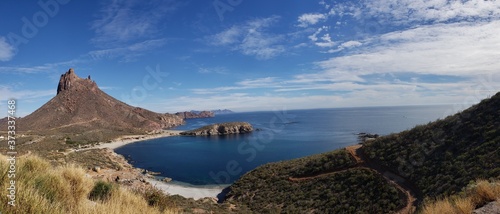 Vista del cerro del Tetakawi y el mar en San Carlos Guaymas, Sonora, México