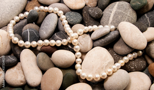Canvas Print pearls on sea stones