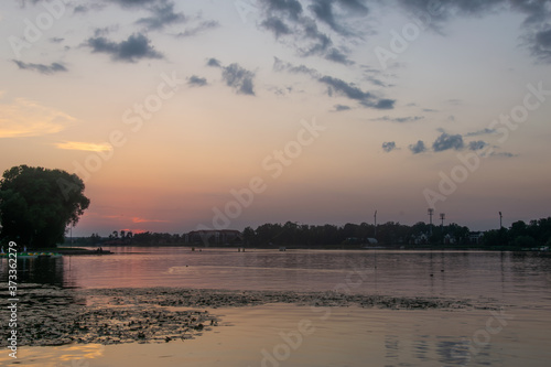 Fototapeta Naklejka Na Ścianę i Meble -  Panorama jeziora Drwęckiego o zachodzie słońca