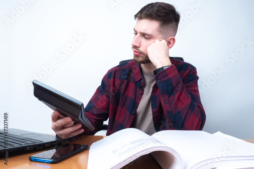 Young businessman with a ca...