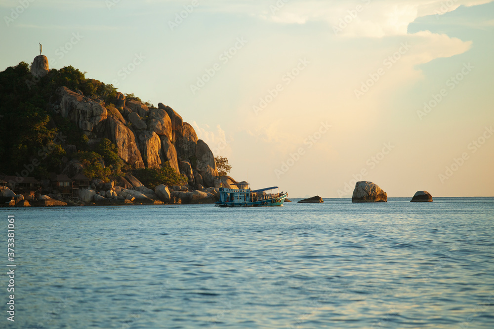 diving tour boat cruising around koh tao one of most popular traveling destination in southern of thailand