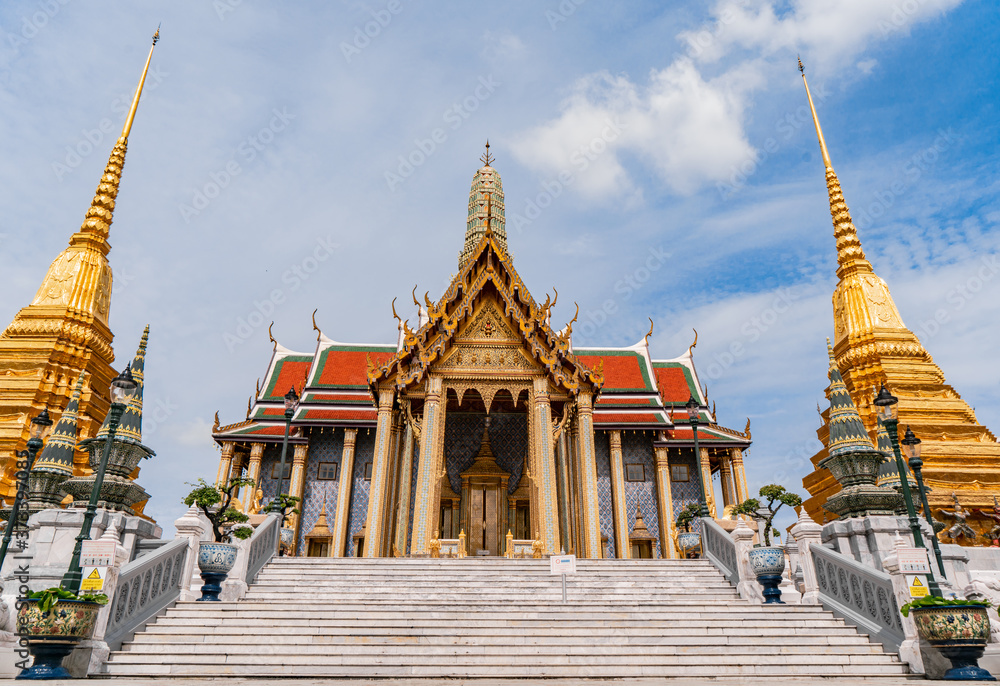 Naklejka premium The Temple of the Emerald Buddha or Wat Phra Kaew is famous place for tourists