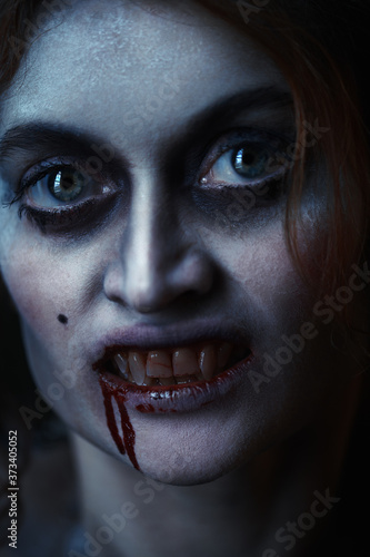 Εκτύπωση καμβά bloodthirsty woman vampire
