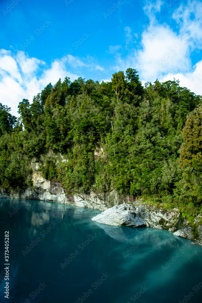 ニュージーランド、南島のホキティカジョージのターコイズリバー