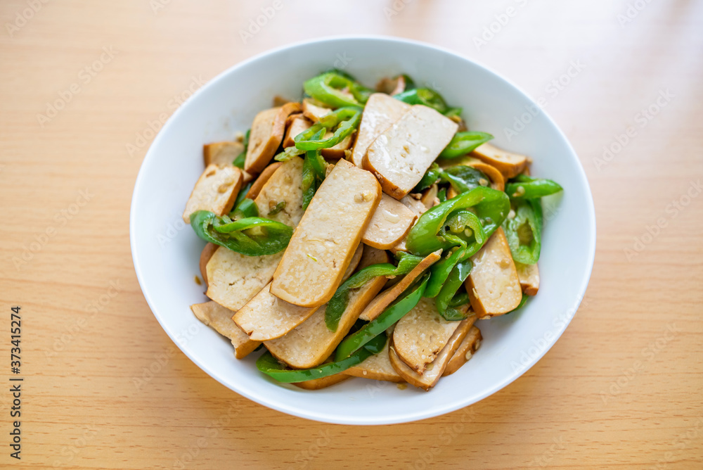 Chinese Hunan home cooking green pepper fragrant dried Chinese Hunan home cooking green pepper fragrant dried
