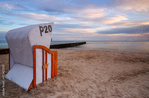 Obraz na płótnie Wybrzeże, Morze Bałtyckie,Kołobrzeg,plaża,kosz plażowy. w salonie