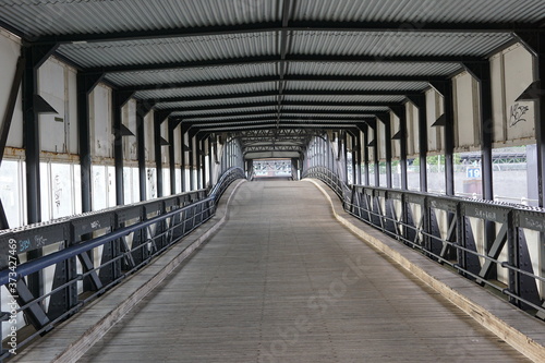 Menschenleere Überseebrücke in Hamburg photo