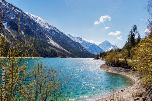 Fototapeta Naklejka Na Ścianę i Meble -  Lake Plansee in the Alps of Austria on a day in autumn