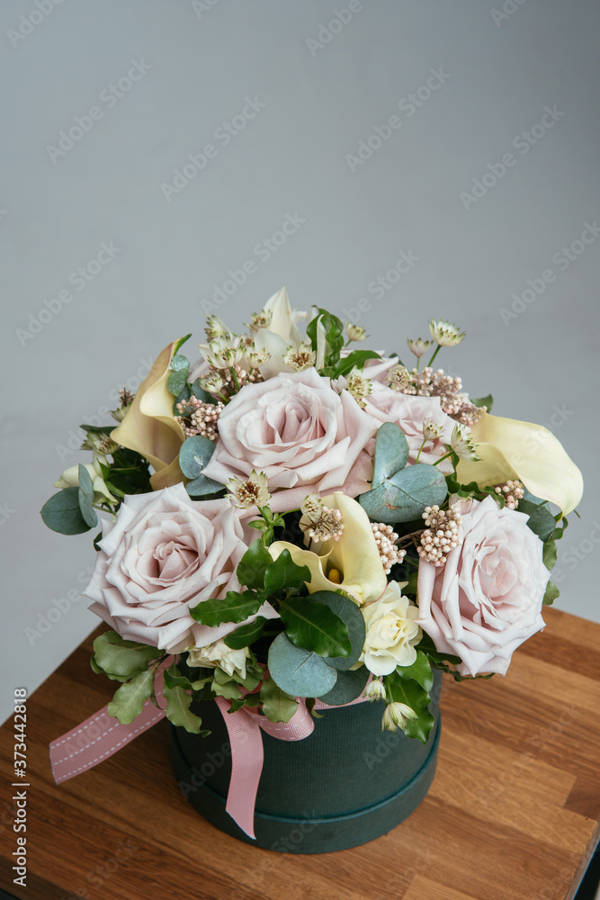 Bouquet of flowers in green hat box Bouquet of flowers in green hat box