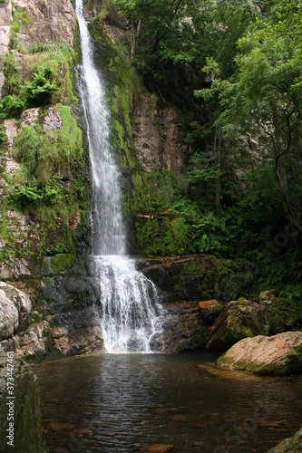 Fototapeta Naklejka Na Ścianę i Meble -  Oneta waterfall